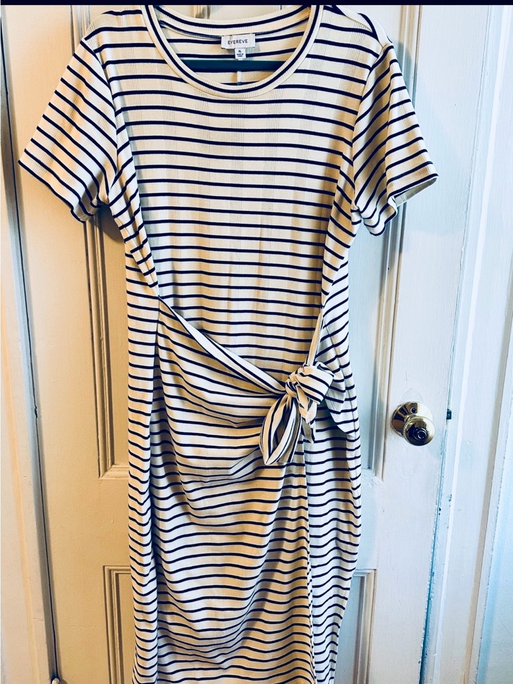 EVEREVE Striped Side Tie Ruched
Midi Dress Cream Navy XL
